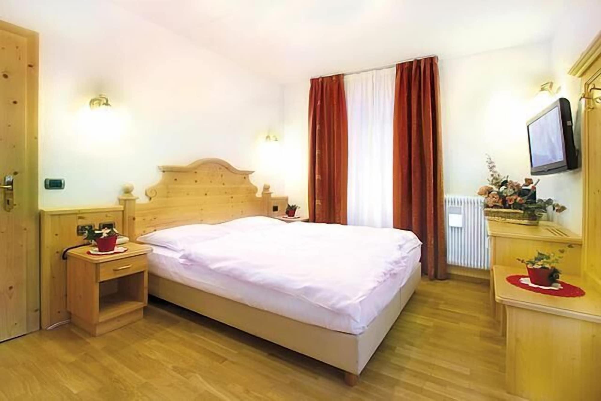 Hotel Il Caminetto Sport Canazei Ngoại thất bức ảnh