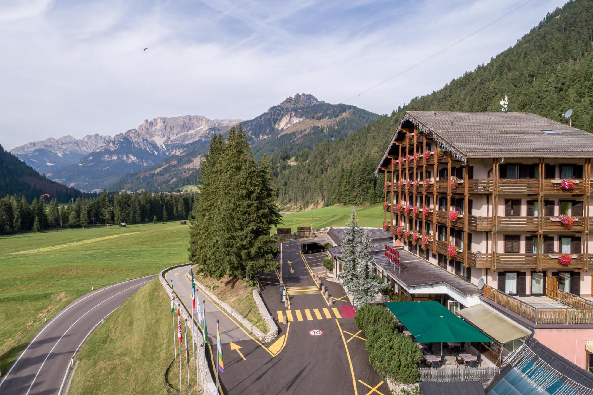 Hotel Il Caminetto Sport Canazei Ngoại thất bức ảnh